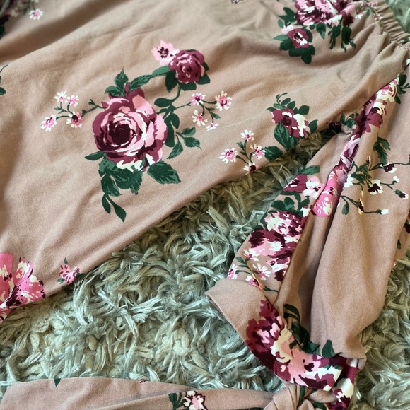 Mauve floral top with arm bow detail - Picture 3 of 3